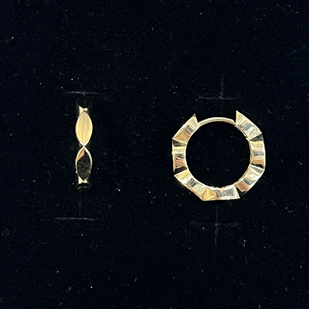 Medium Pebble Mirror Huggies