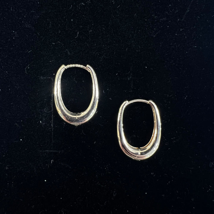 Chic Oval Tapered Huggies