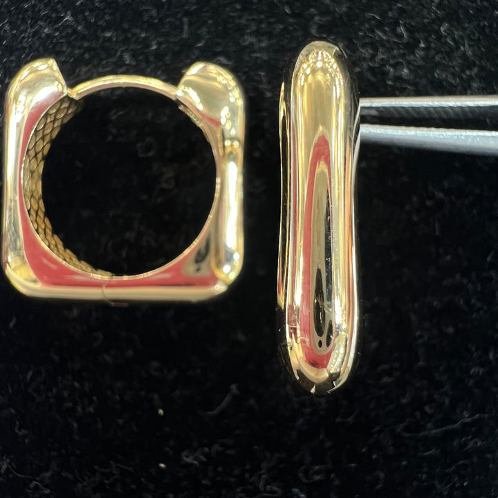 Large Chic Square Huggies