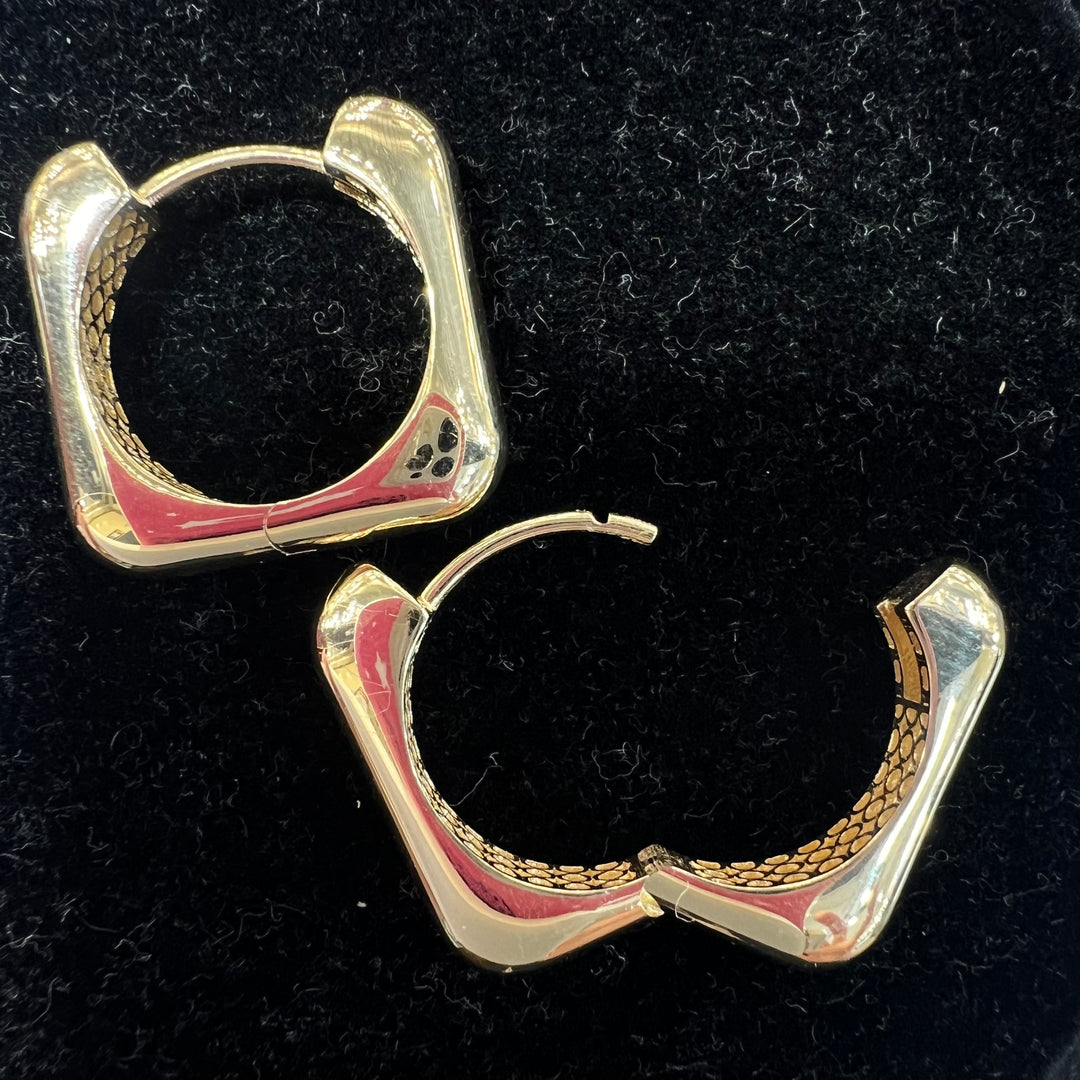 Large Chic Square Huggies