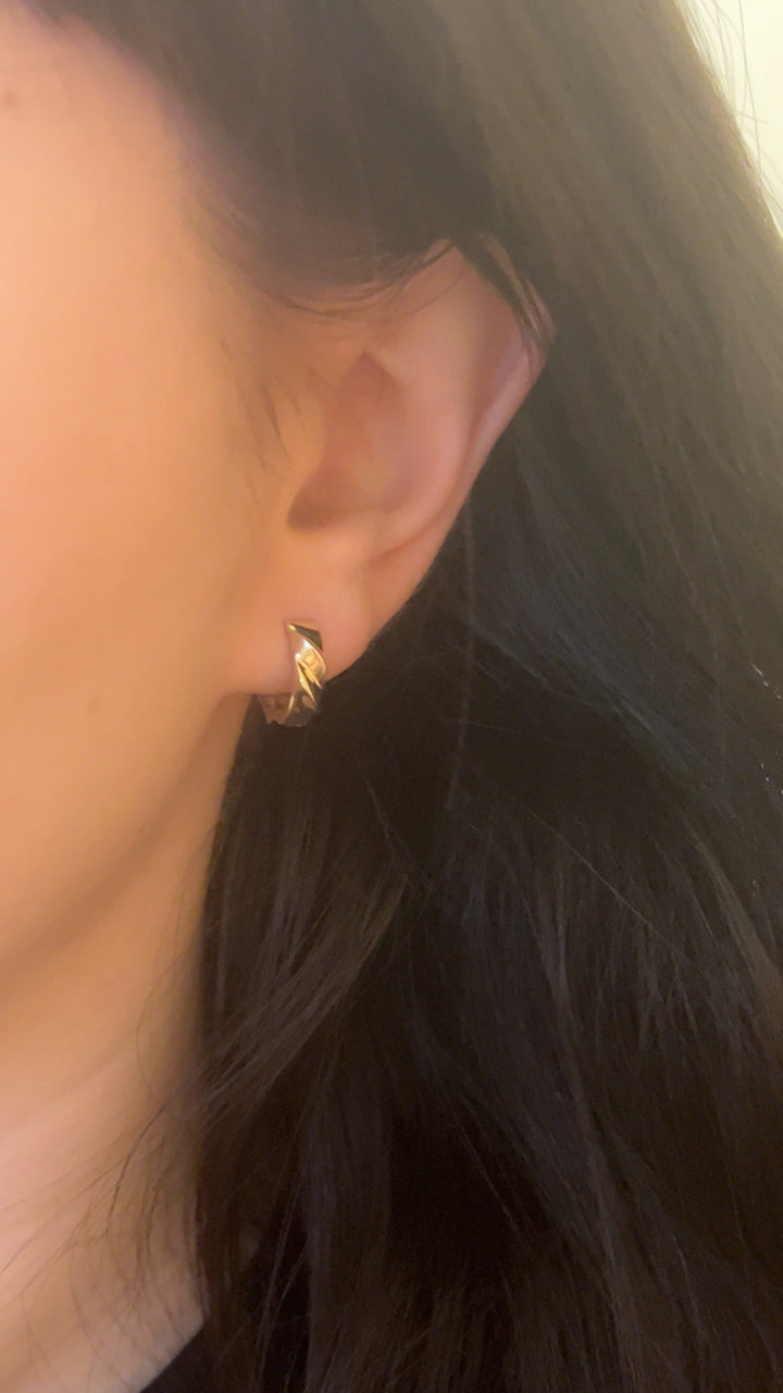 Mini Chunky Subtle Twist Huggies